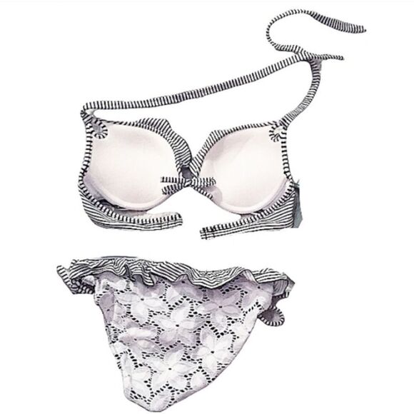 Victoria's Secret Bikini - Picture 3 of 6